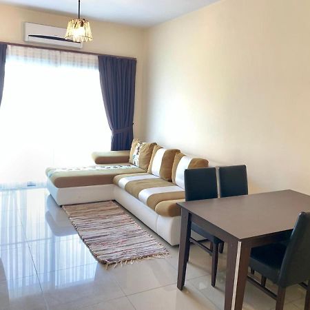 Amazing Two-Bedroom Apartment In Residence Lukomorye D1 With Private Garden Karavas  エクステリア 写真