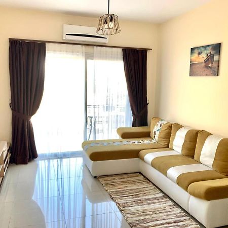 Amazing Two-Bedroom Apartment In Residence Lukomorye D1 With Private Garden Karavas  エクステリア 写真