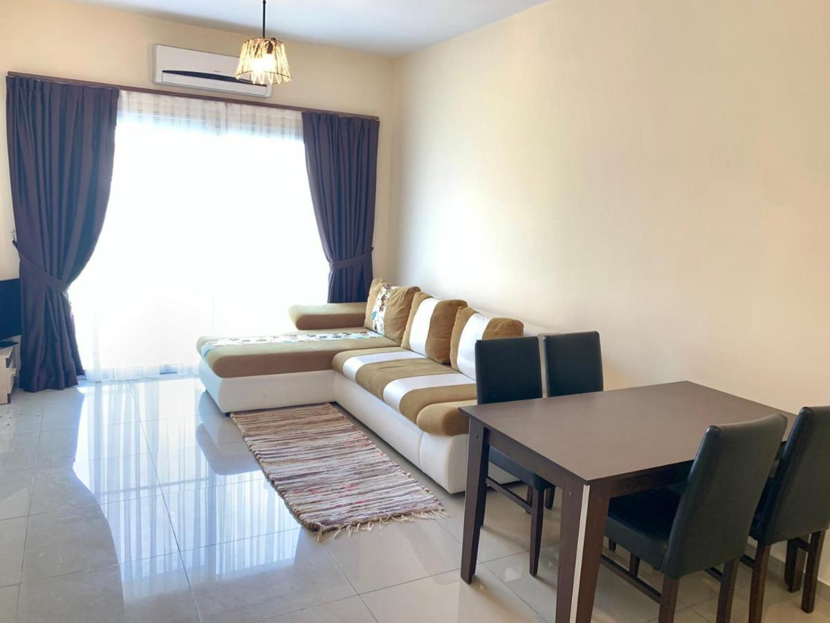 Amazing Two-Bedroom Apartment In Residence Lukomorye D1 With Private Garden Karavas  エクステリア 写真