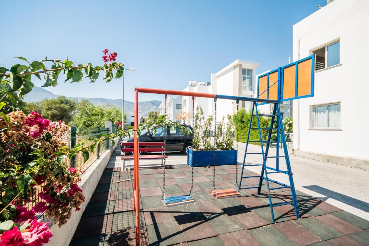 Amazing Two-Bedroom Apartment In Residence Lukomorye D1 With Private Garden Karavas  エクステリア 写真