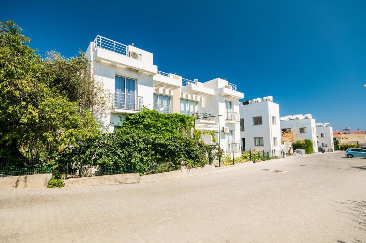 Amazing Two-Bedroom Apartment In Residence Lukomorye D1 With Private Garden Karavas  エクステリア 写真