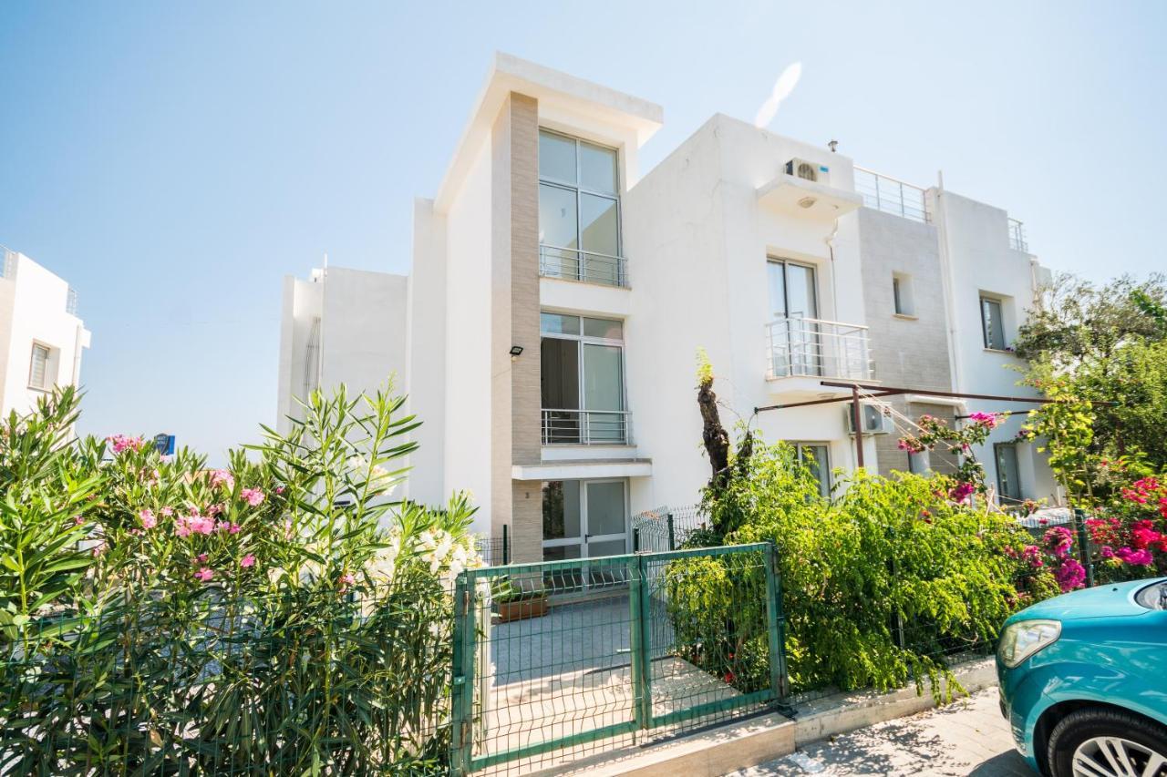 Amazing Two-Bedroom Apartment In Residence Lukomorye D1 With Private Garden Karavas  エクステリア 写真