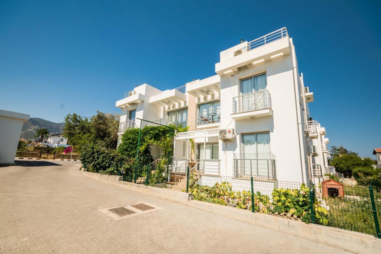 Amazing Two-Bedroom Apartment In Residence Lukomorye D1 With Private Garden Karavas  エクステリア 写真