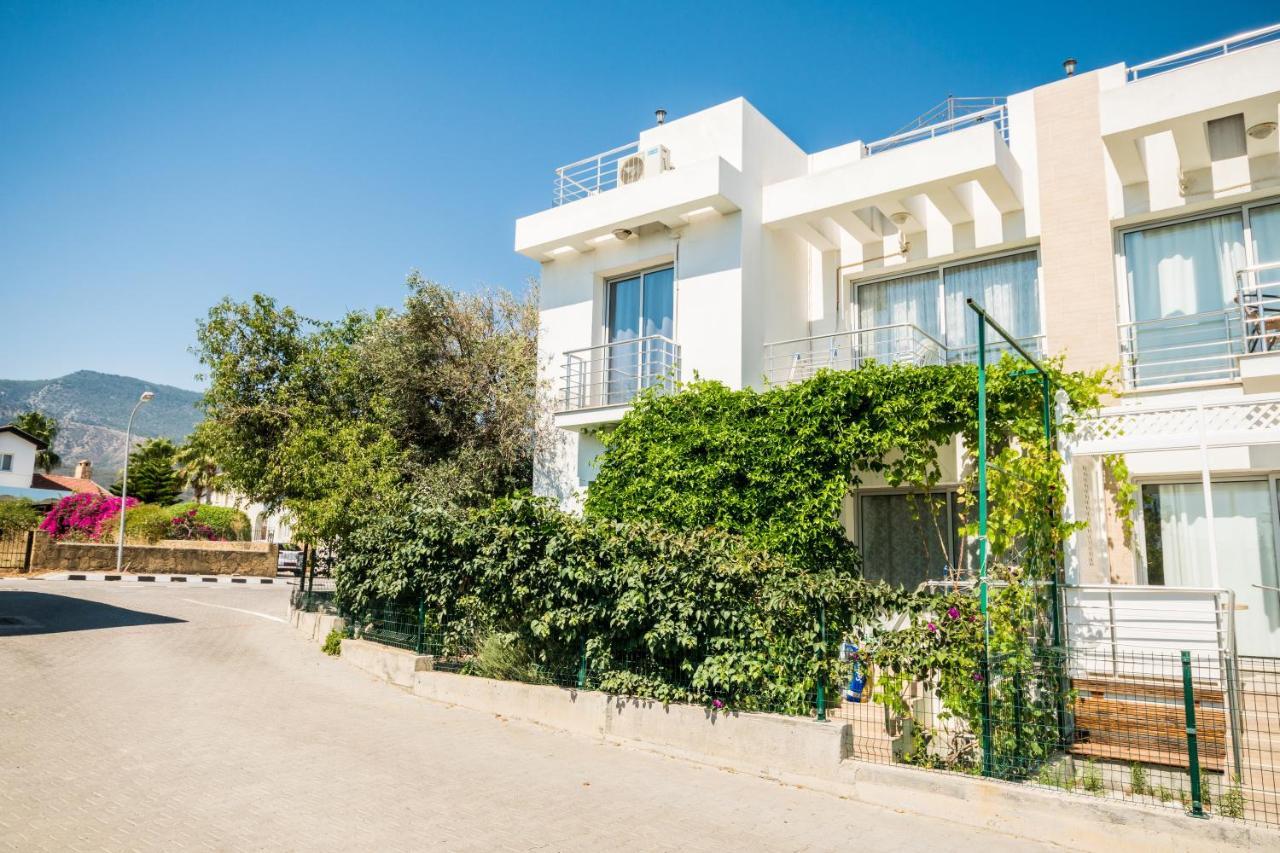 Amazing Two-Bedroom Apartment In Residence Lukomorye D1 With Private Garden Karavas  エクステリア 写真